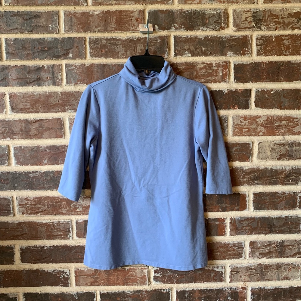 XS Women’s Athleta Turtleneck Shirt